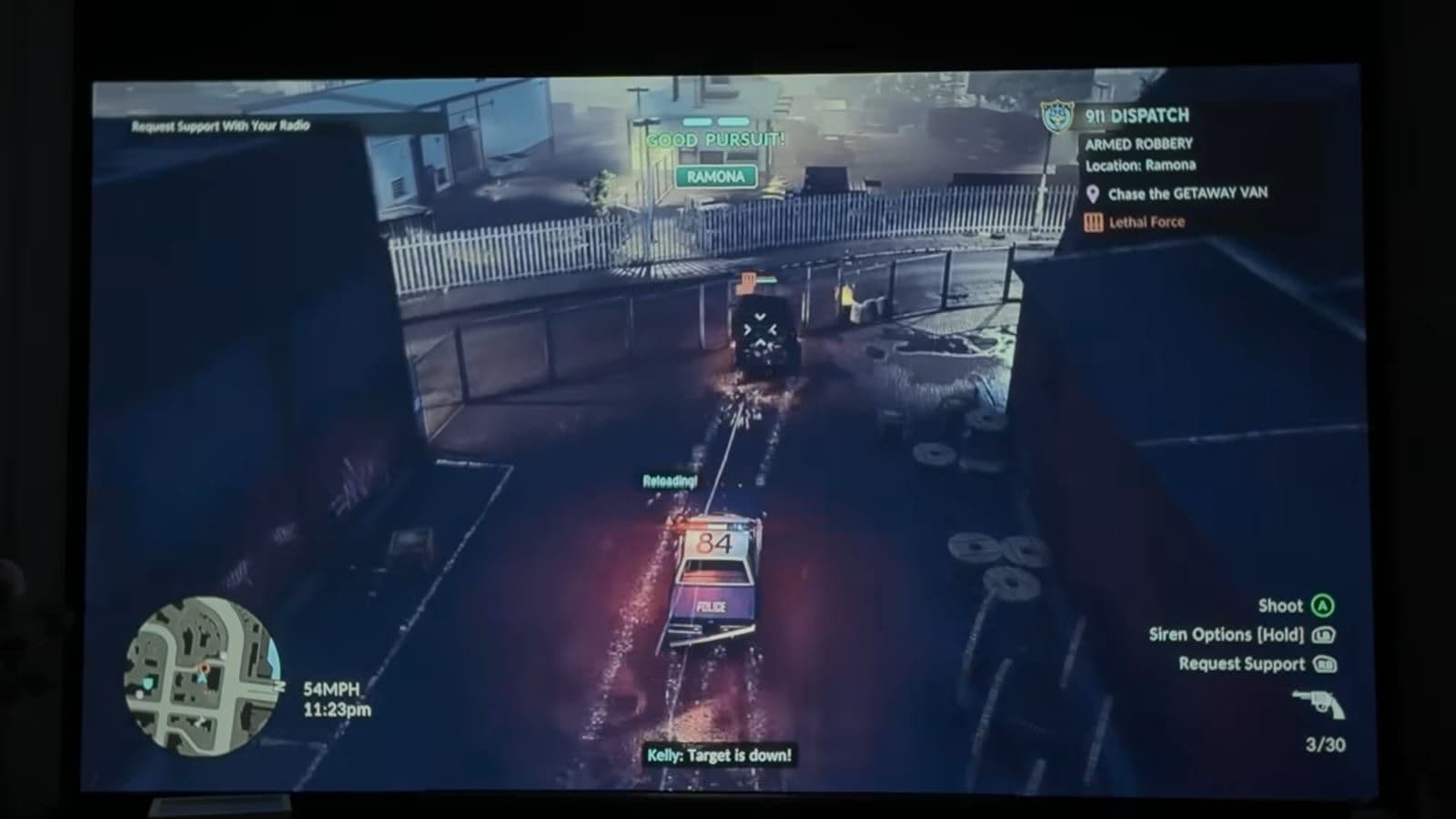 Beeld van PlayStation 5 gameplay geprojecteerd op groot scherm